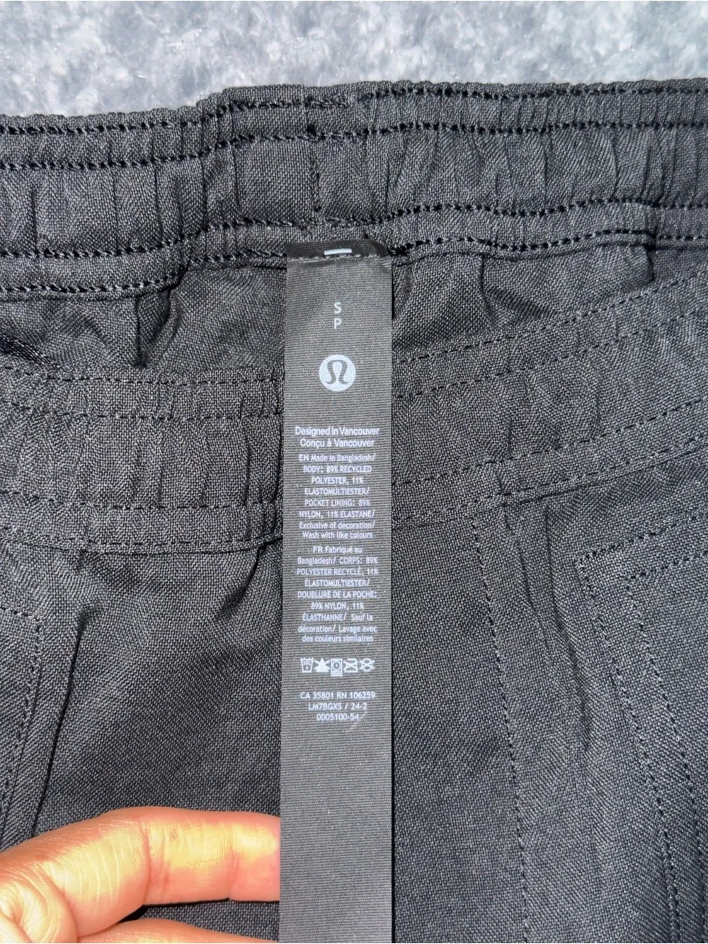 Lululemon Mens Relaxed Fit Pull on Short 7” Light Woven Black Size Small NWT